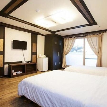 Jeju Ts Youth Hostel & Resort Szogüpho Kültér fotó