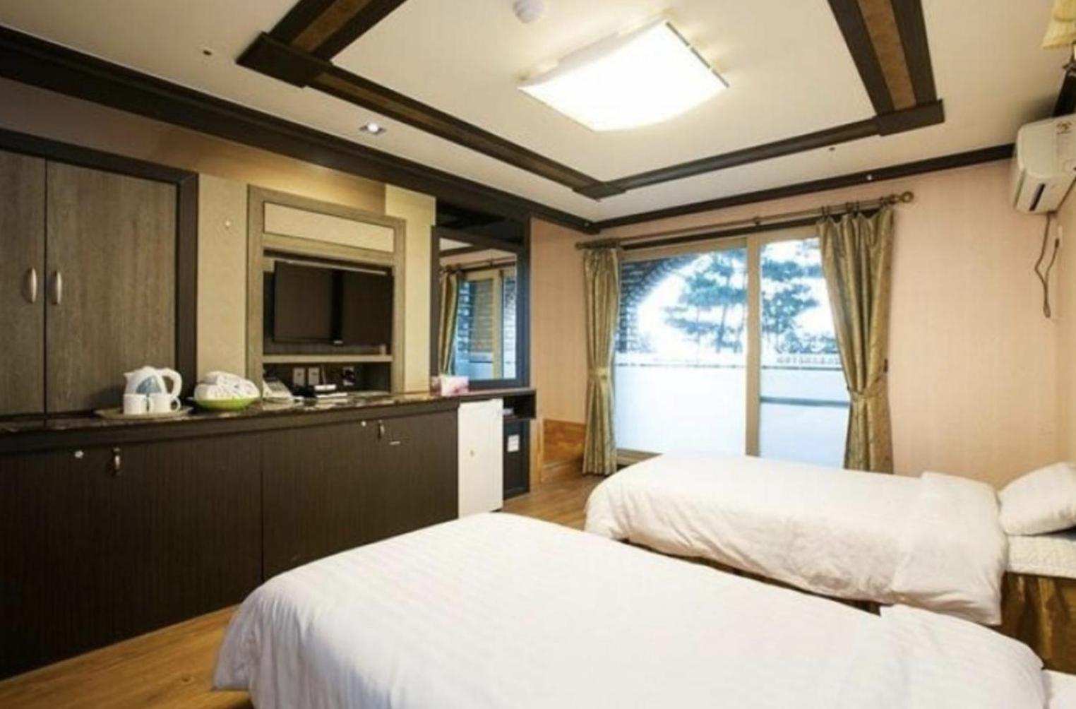 Jeju Ts Youth Hostel & Resort Szogüpho Kültér fotó