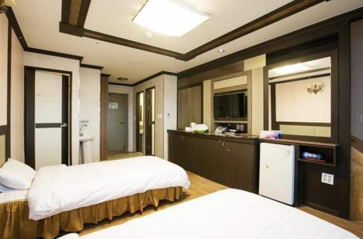 Jeju Ts Youth Hostel & Resort Szogüpho Kültér fotó