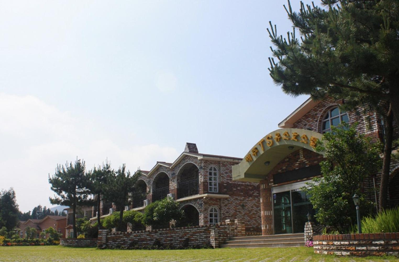 Jeju Ts Youth Hostel & Resort Szogüpho Kültér fotó